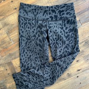 Lululemon wunder under crop animal print size4